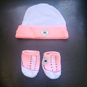 CONVERSE NEWBORN HAT AND SOCKS SET